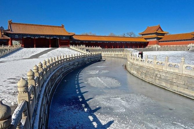 Private Beijing Layover Tour: Mutianyu Great Wall and Forbidden City with Cable Car and Meal - Meeting your guide at Beijing airport