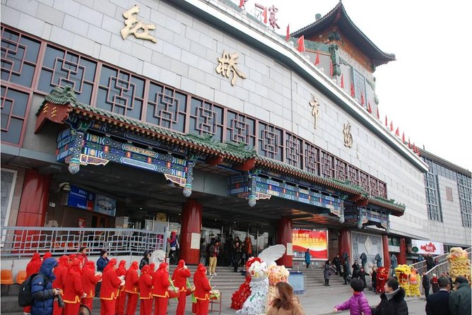 Private Beijing Markets Tour with Tea Tasting at Hongqiao Pearl Market - How to shop Panjiayuan without losing your morning