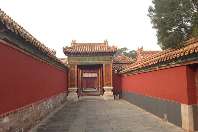 Private Beijing Tour: Forbidden City, Mutianyu Great Wall, and Dumpling Lunch - Tiananmen Square in a 45-minute introduction