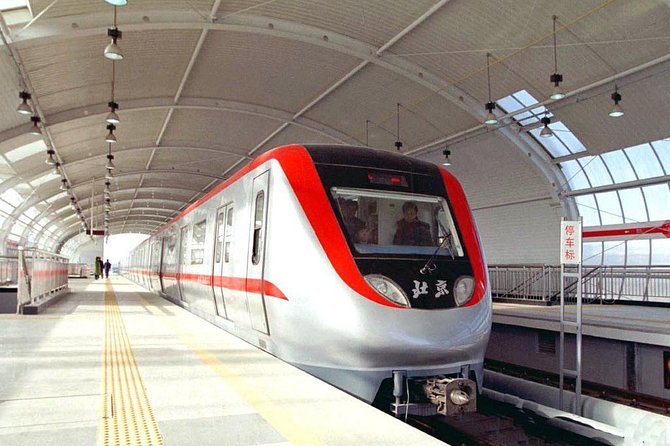 Private City Tour By Public Transportation: Temple Of Heaven, Tiananmen Square and Forbidden City - Reaching Tiananmen Square by double-decker bus