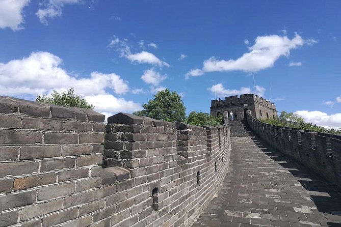 Private Half-Day Mutianyu Great Wall Tour including Round Way Cable Car or Toboggan - Walking between the Mutianyu watchtowers