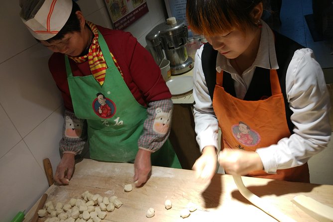 Private Hutong Culture Tour with Dumpling Cooking Class plus Cricket Fighting Game - What the $176.72 price covers