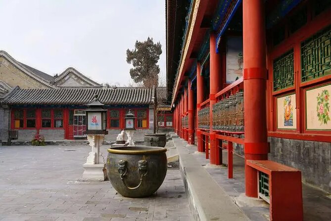 Private Hutong Tour: Prince Gong's Palace, Drum & Bell Tower - Shichahai’s lakes and hutong lanes