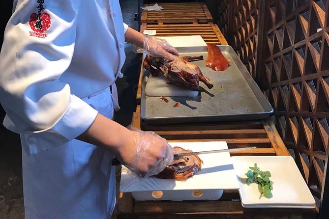 Private Tour to Pearl Market Acrobatic Show & Peking Duck Dinner - Why the private car changes the evening