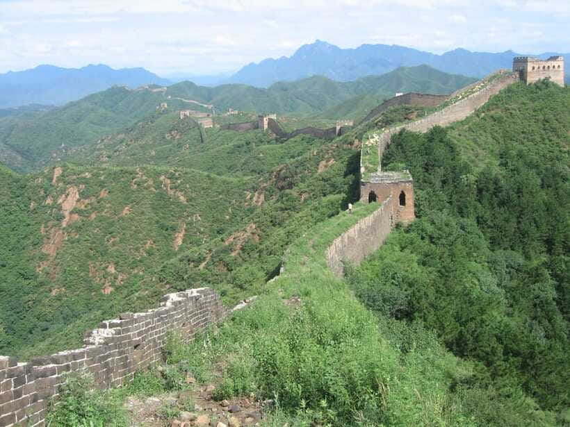 Self-guided challenging hiking from Jinshanling to Gubeikou - Coiling Dragon Hill and the wild wall