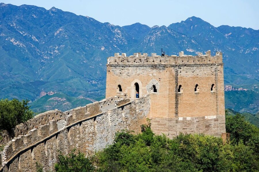 Small-Group Mutianyu Great Wall Tour With lunch And Ticket - Walking the eastern wall at Mutianyu