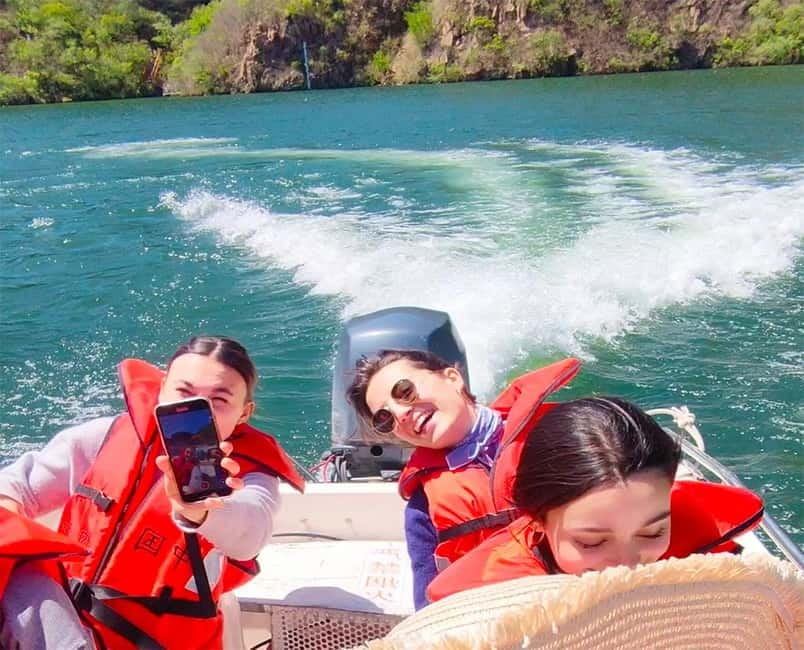 Water-Great Wall Odyssey: Hike & Cruise One Day Tour - The return journey and end of the day