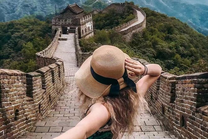 ZANBUS: Trip to the Mutianyu Great Wall Daily Departs at 8/9/10AM - Meeting near Wangfujing and the subway